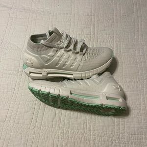 Woman’s Under Armour Hova